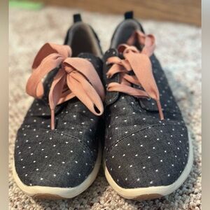 TOMS Tennis Shoes